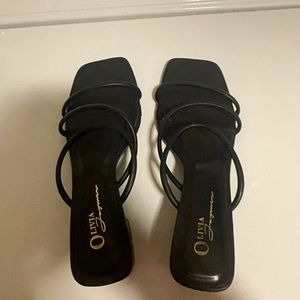Black heeled sandals size 8 from Vestique! Gently used